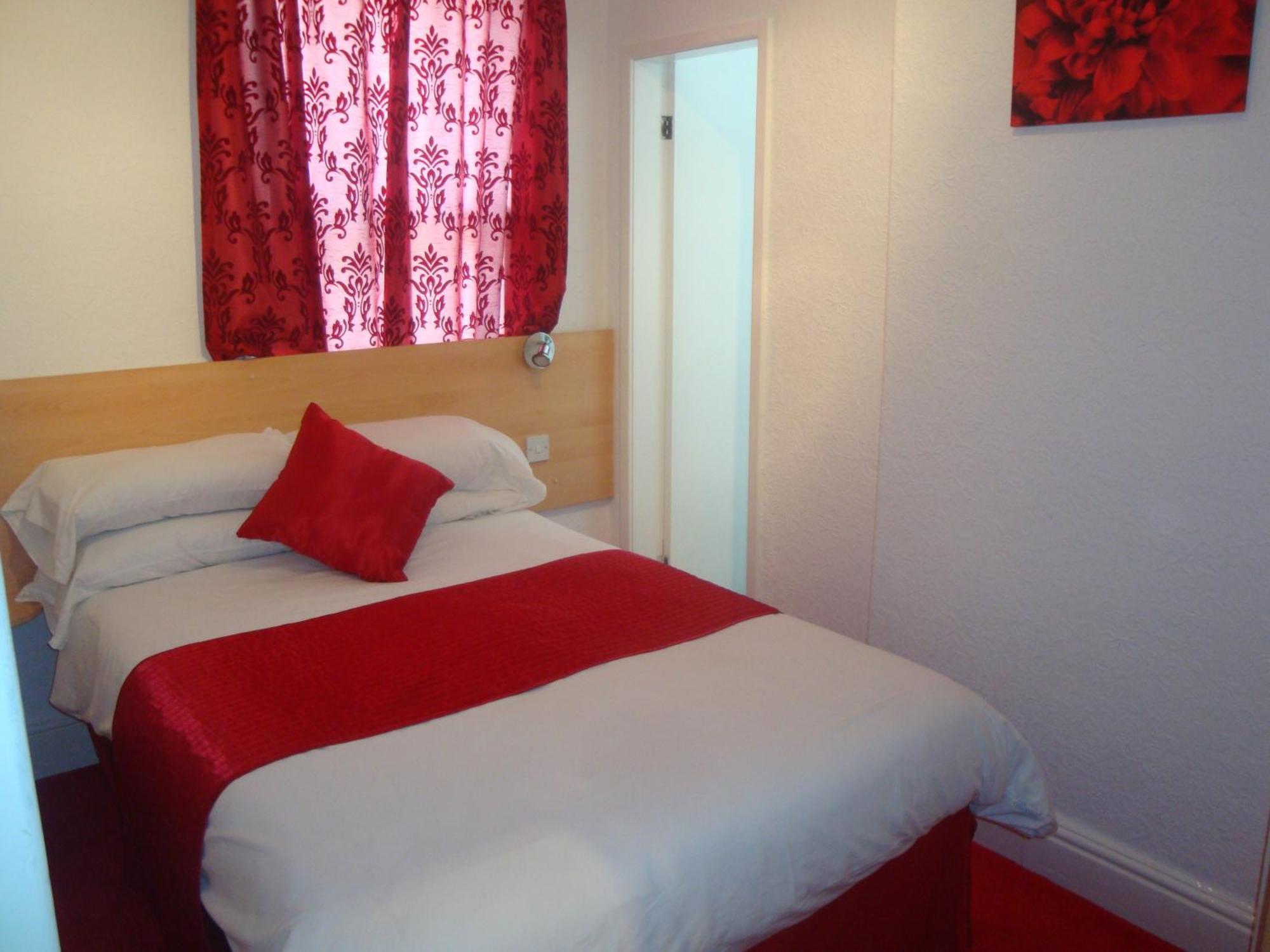 Hotel The Sandhurst 2*