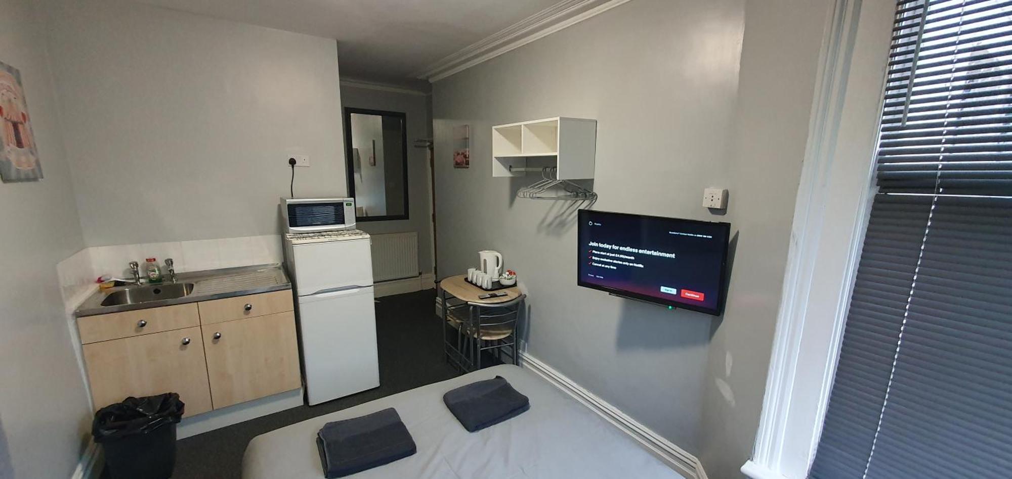 Guest house North Close To Station With Free Parking *