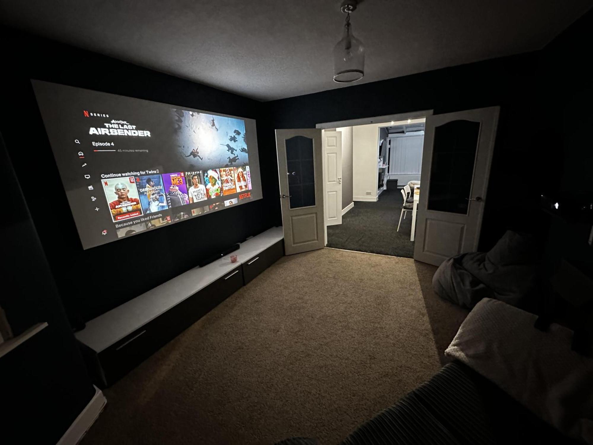 3 Bed House In With Cinema & Hot Tub Holiday home *