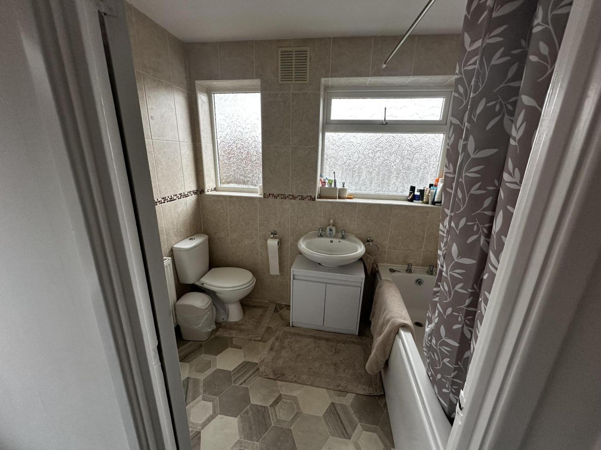 3 Bed House In With Cinema & Hot Tub