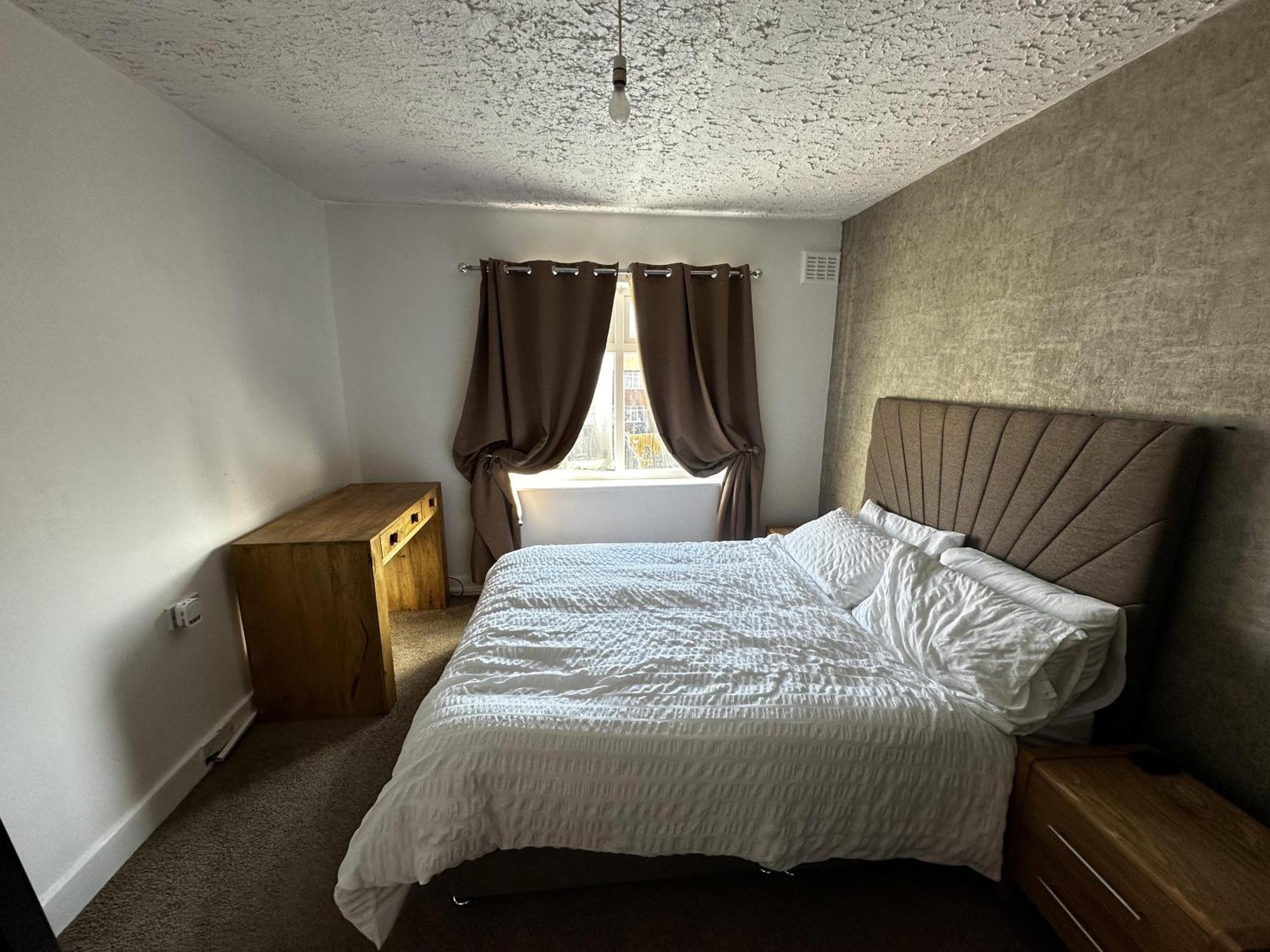3 Bed House In With Cinema & Hot Tub Blackpool