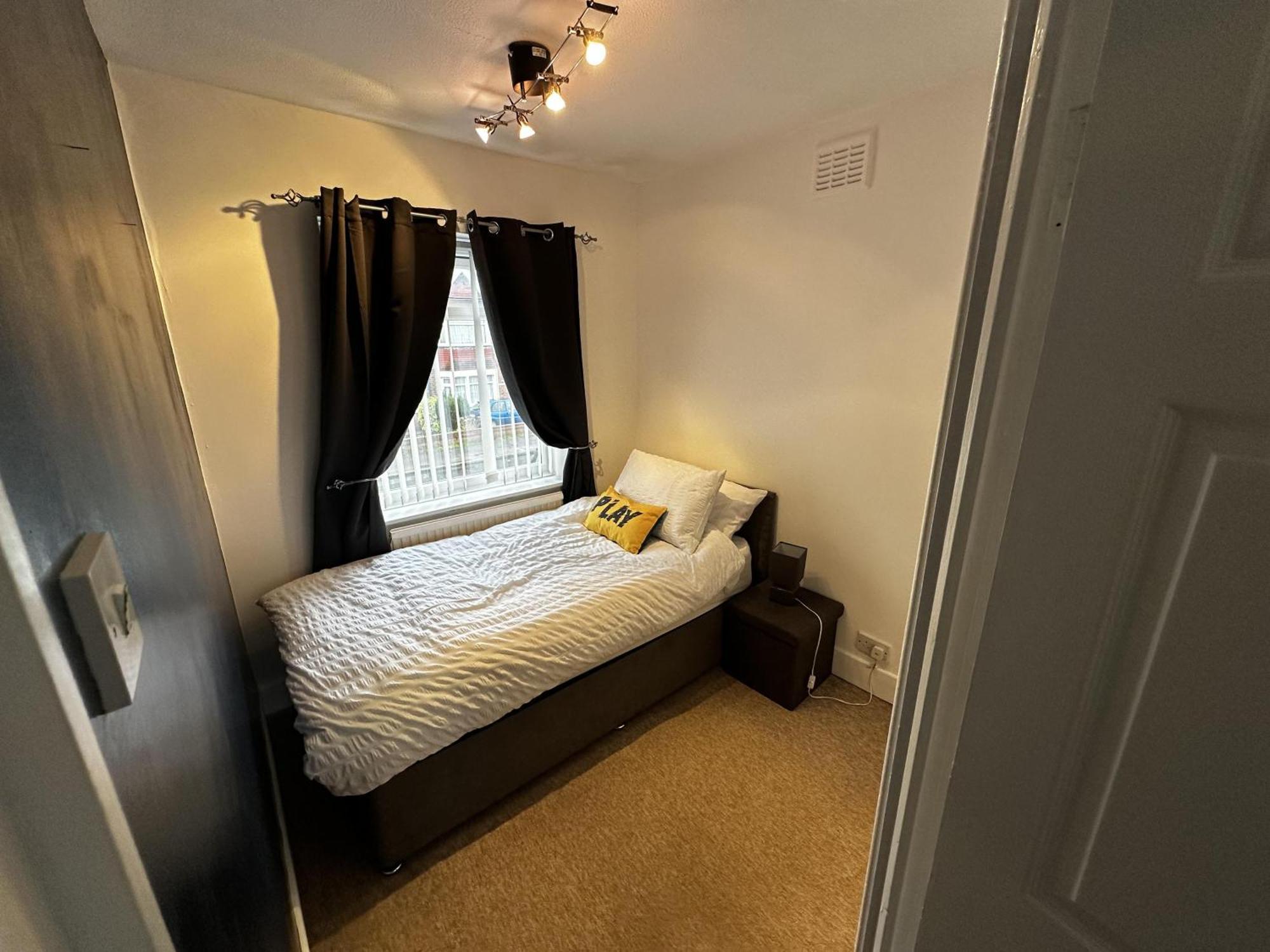 3 Bed House In With Cinema & Hot Tub *