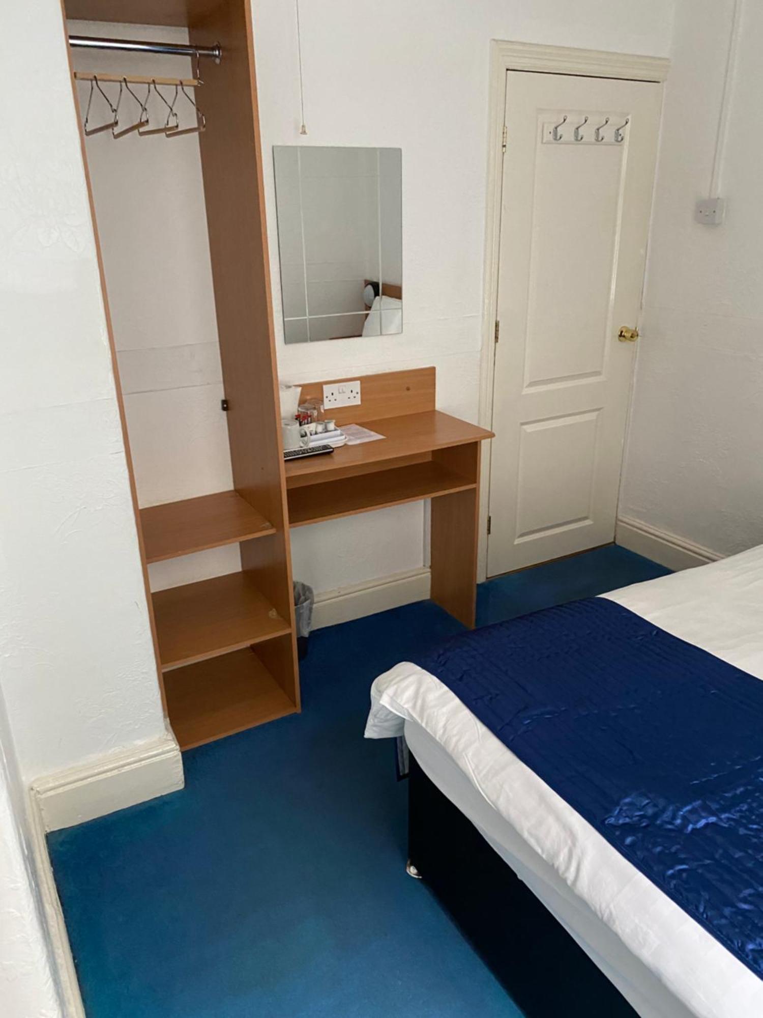 Hotel The Sandhurst 2*