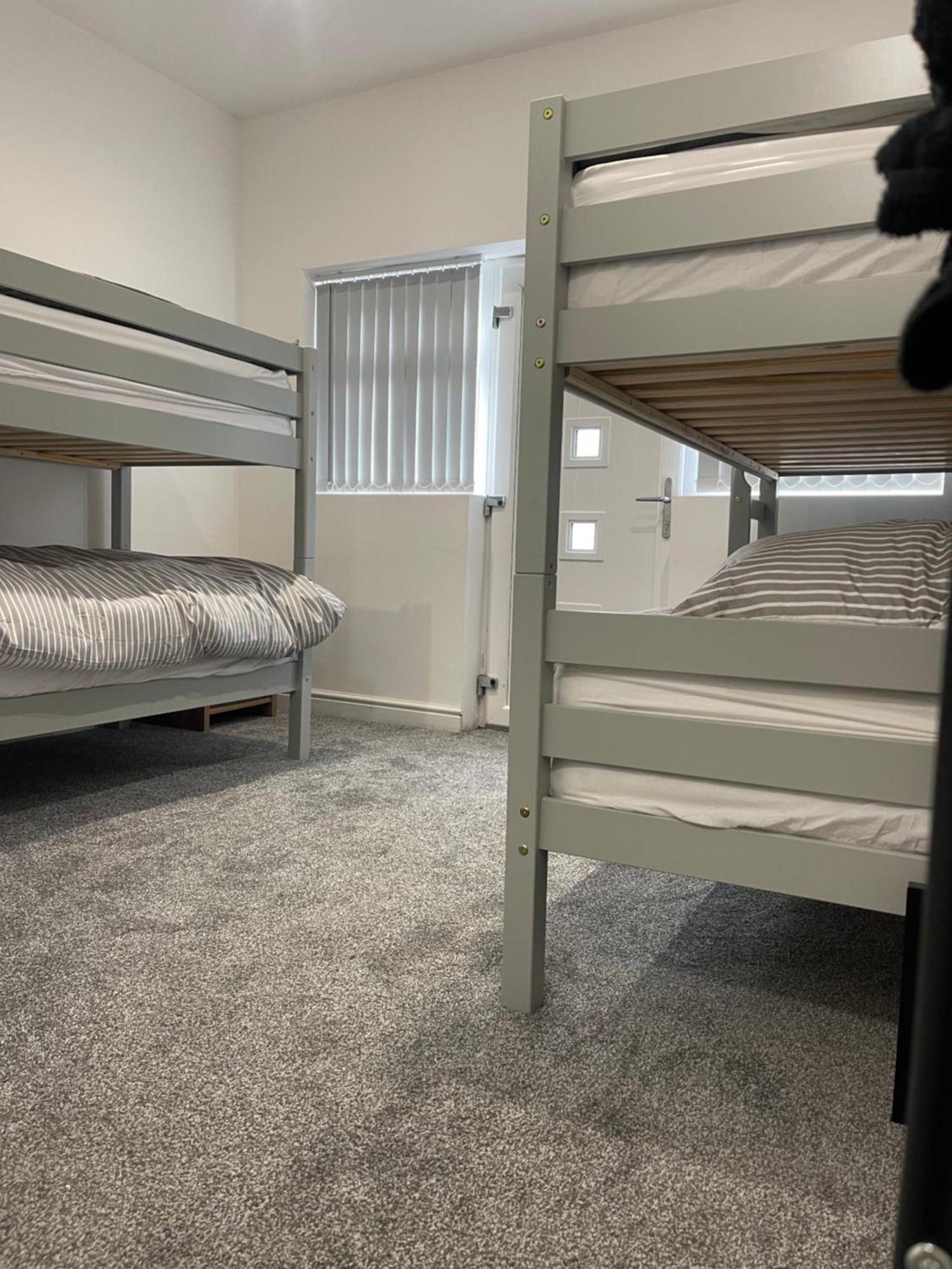 Ground Floor - Balmoral - 2 - Sleeps 6 Free Wifi Apartment