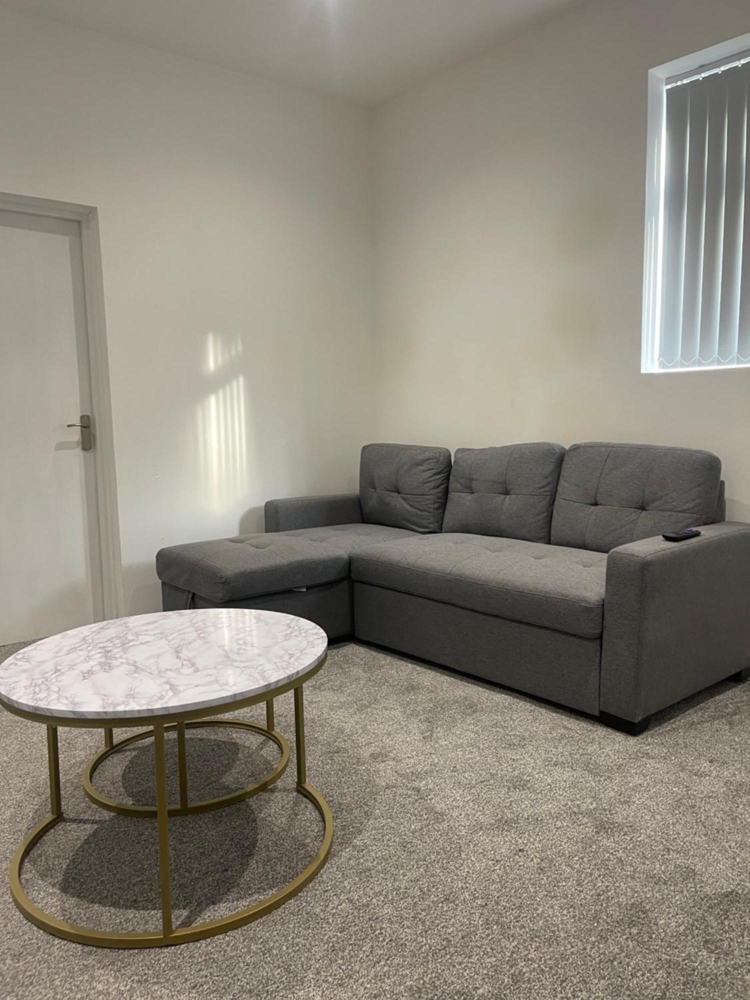 Ground Floor - Balmoral - 2 - Sleeps 6 Free Wifi Apartment *