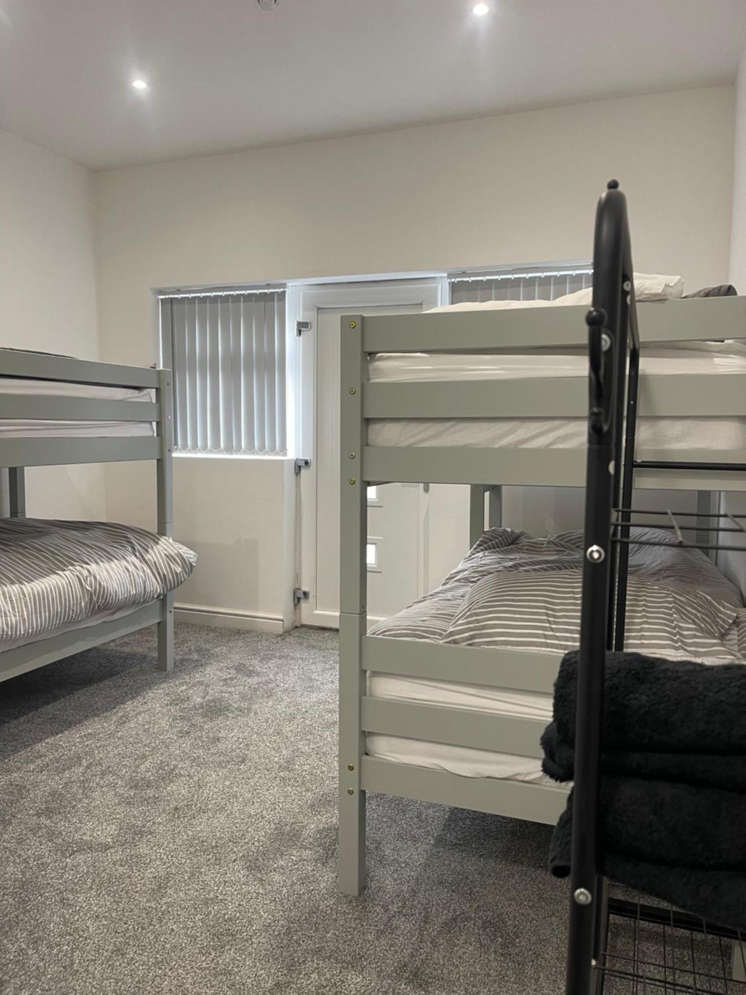 Ground Floor - Balmoral - 2 - Sleeps 6 Free Wifi Apartment Blackpool