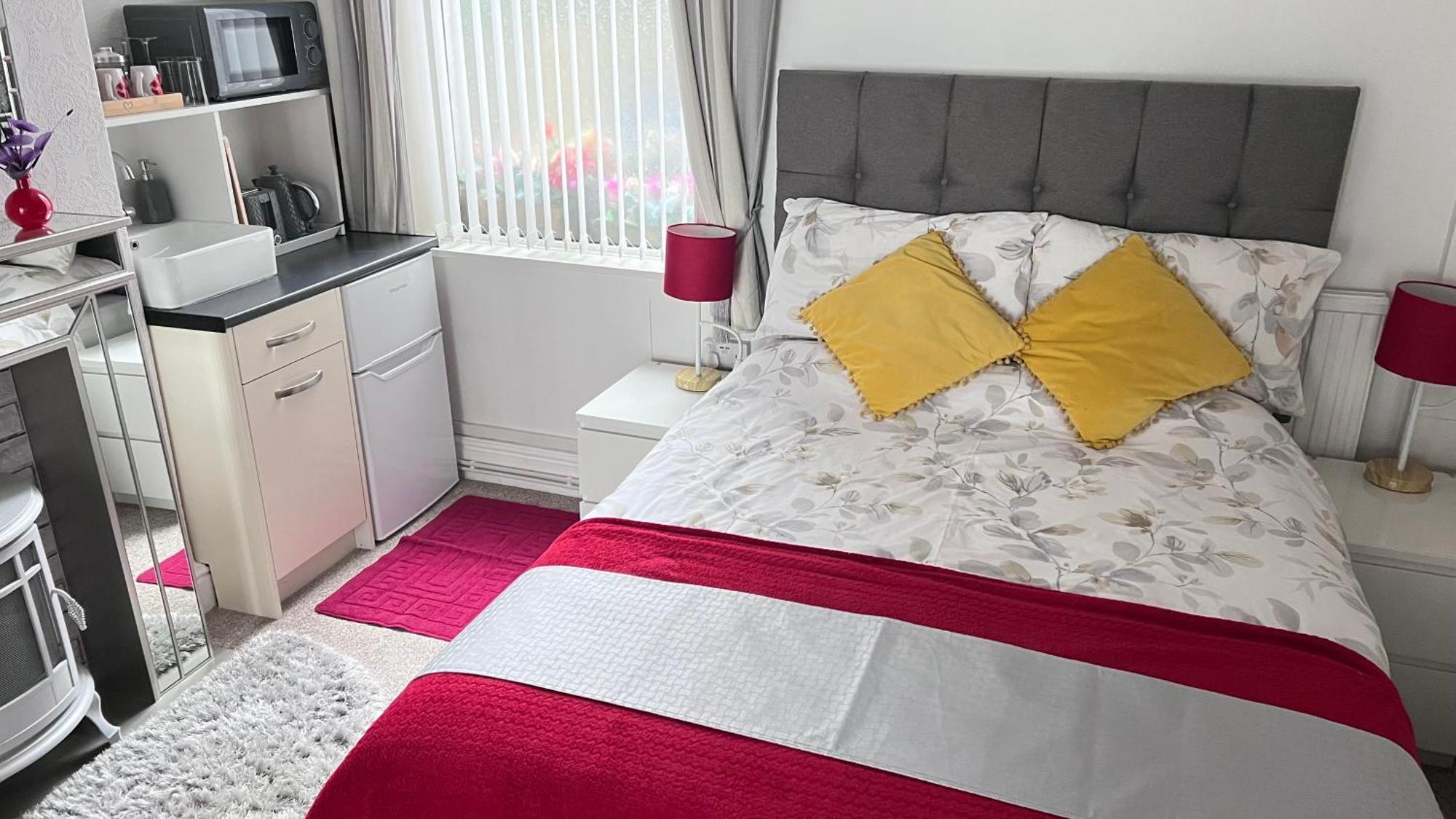 Guest house Victoria House - Self Catering Quiet - Adult Singles And Couples Only Blackpool
