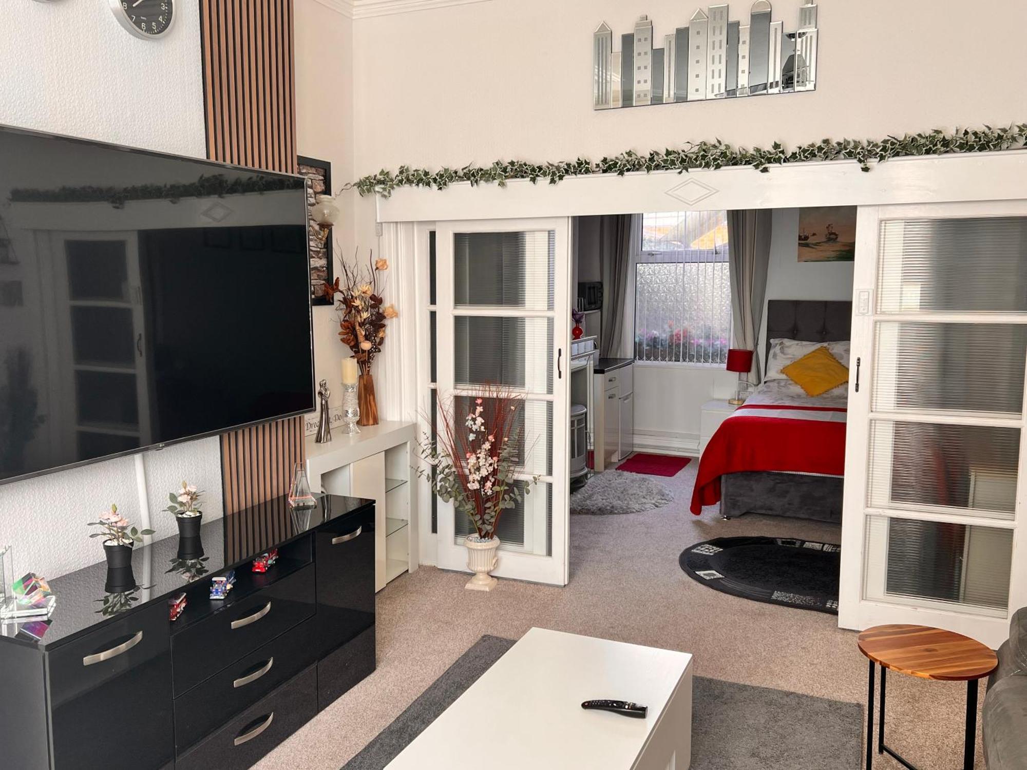 Victoria House - Self Catering Quiet - Adult Singles And Couples Only * Blackpool