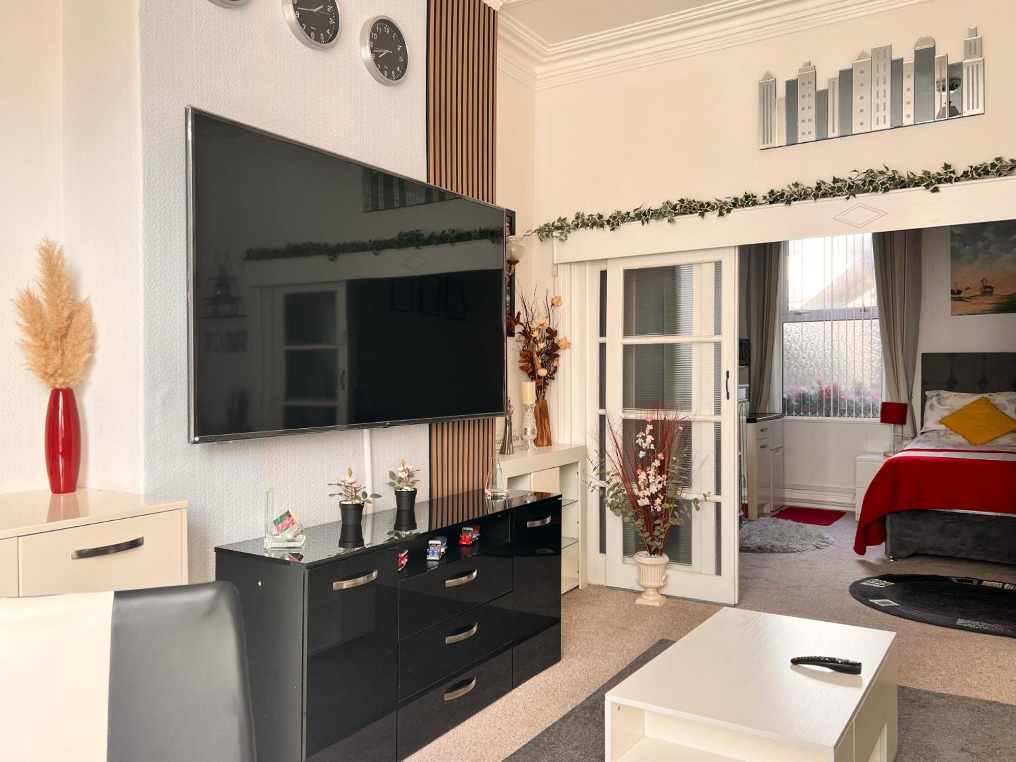 Victoria House - Self Catering Quiet - Adult Singles And Couples Only