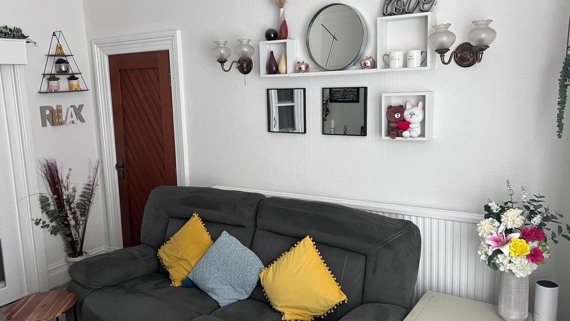 Victoria House - Self Catering Quiet - Adult Singles And Couples Only * Blackpool