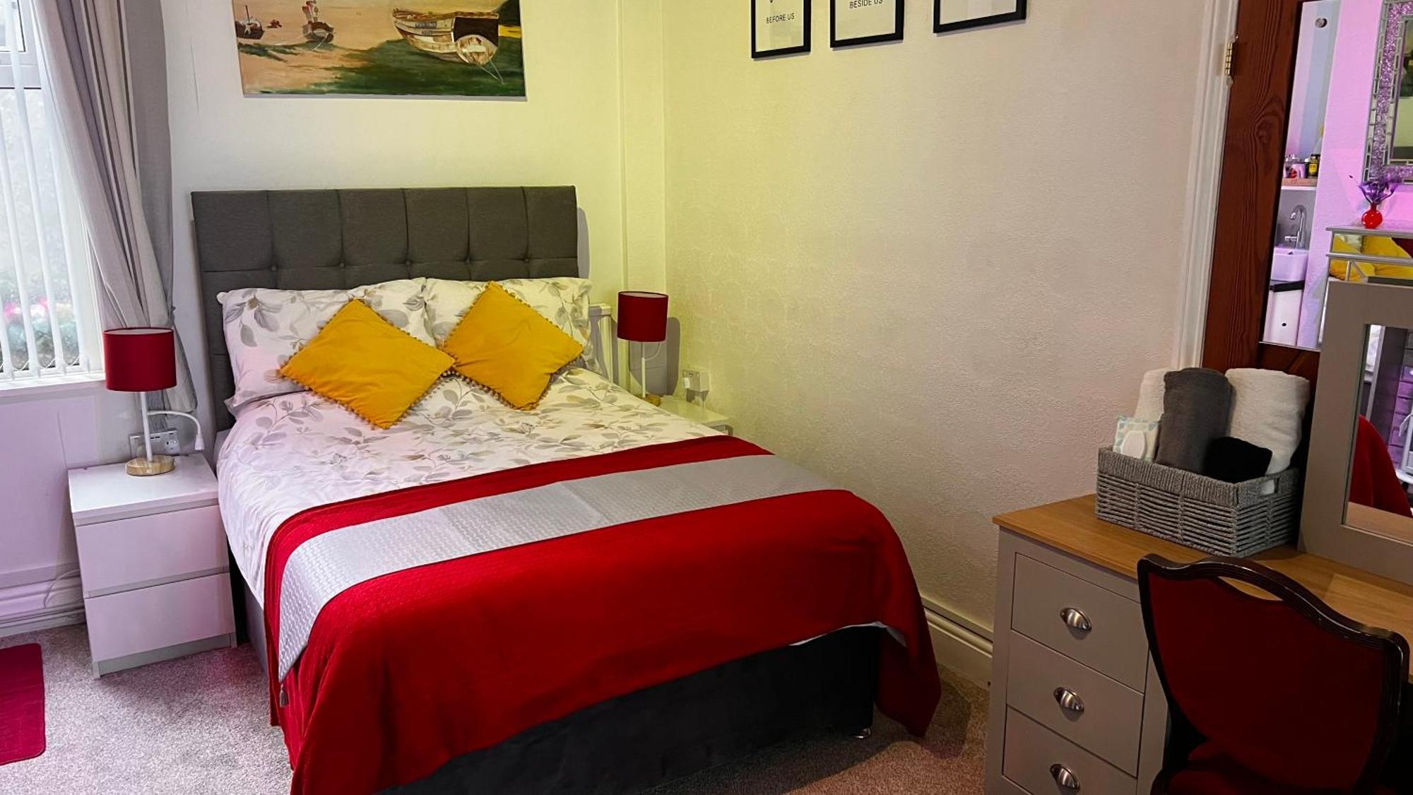 Victoria House - Self Catering Quiet - Adult Singles And Couples Only