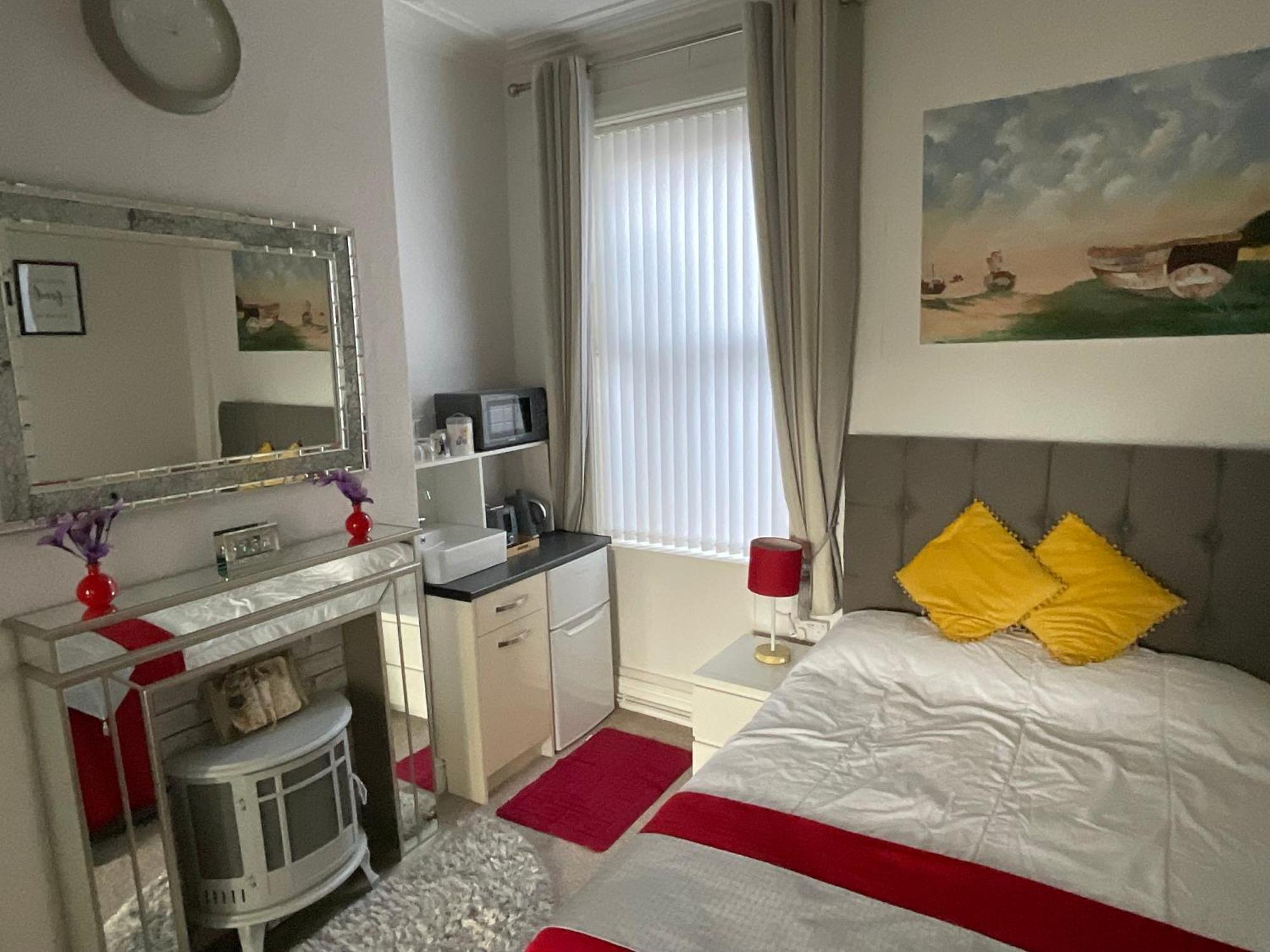 Victoria House - Self Catering Quiet - Adult Singles And Couples Only *