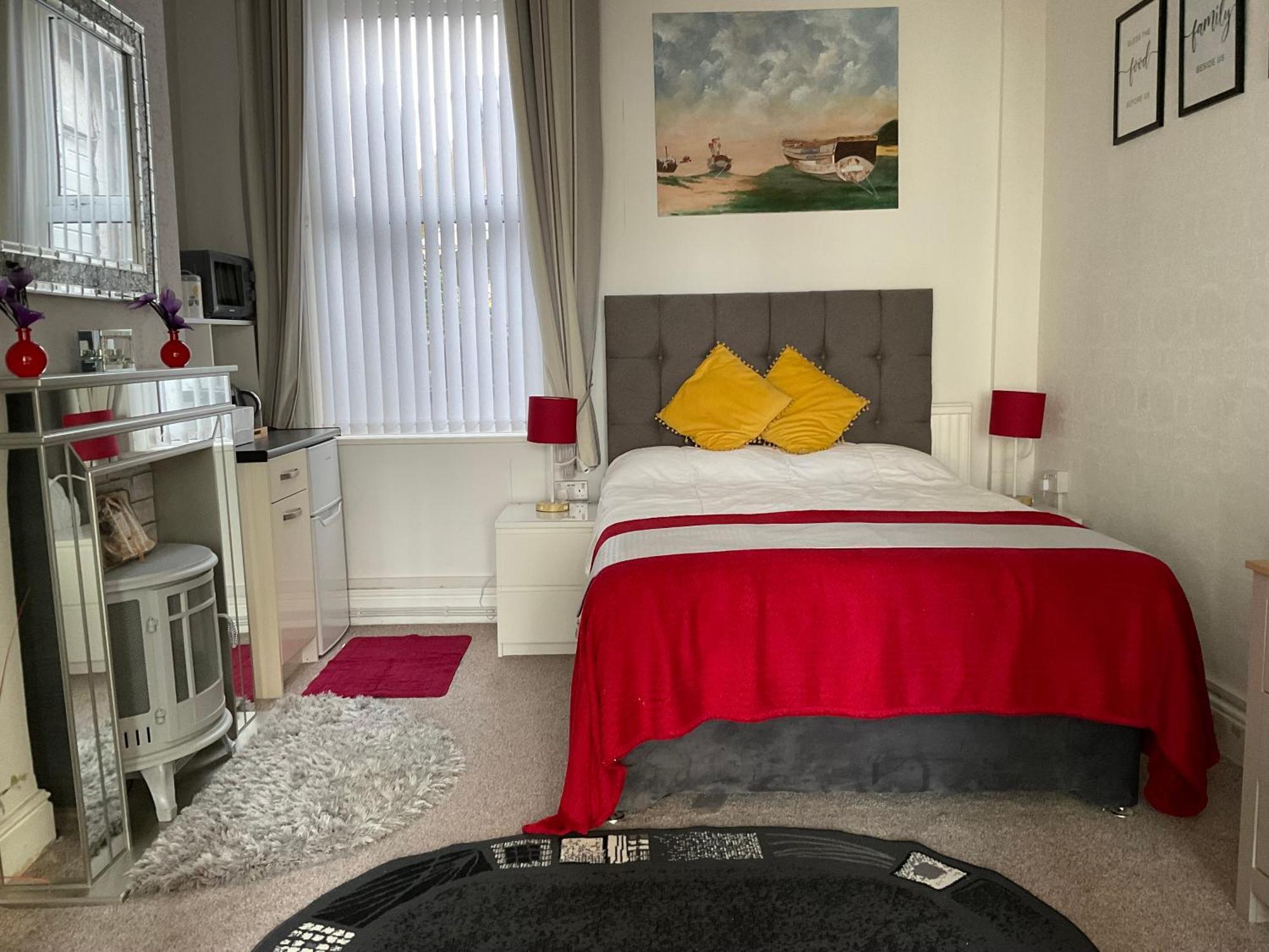 Victoria House - Self Catering Quiet - Adult Singles And Couples Only Blackpool