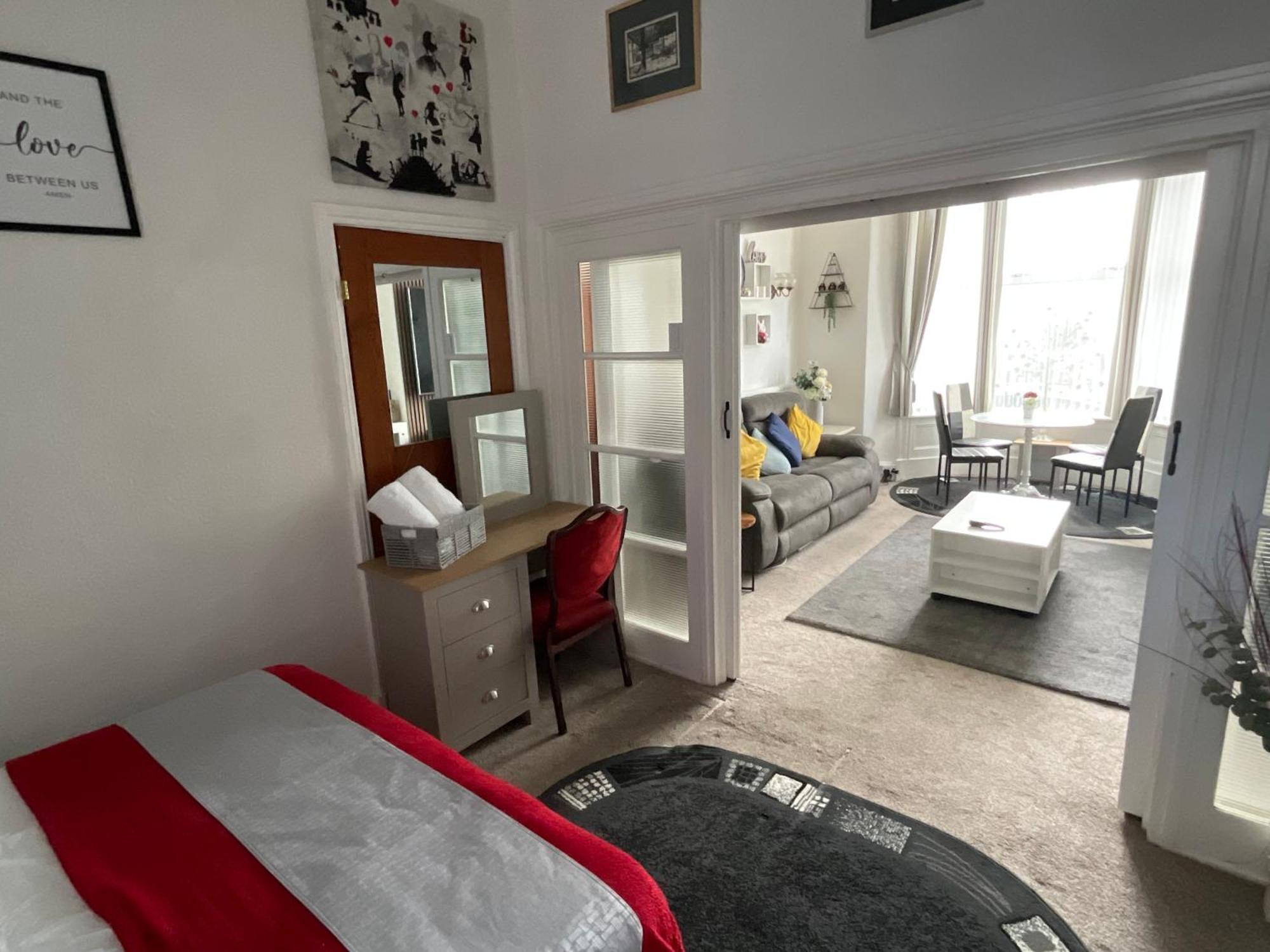 Guest house Victoria House - Self Catering Quiet - Adult Singles And Couples Only