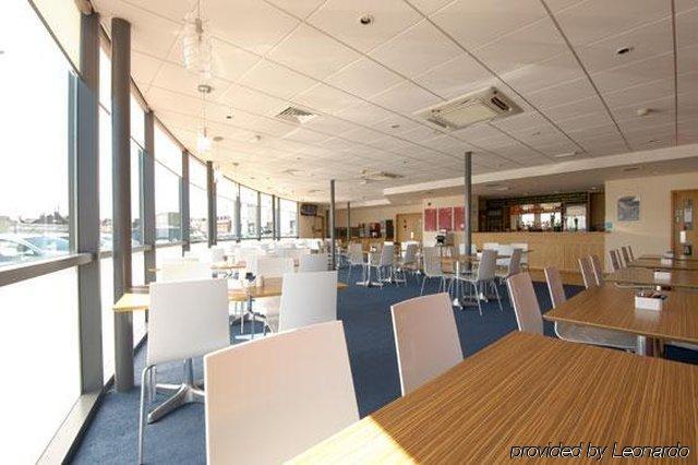 Travelodge South Shore Hotel 3*