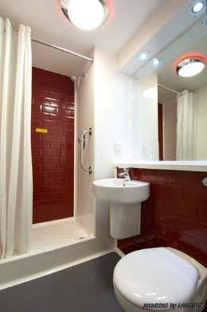 Travelodge South Shore Hotel 3*