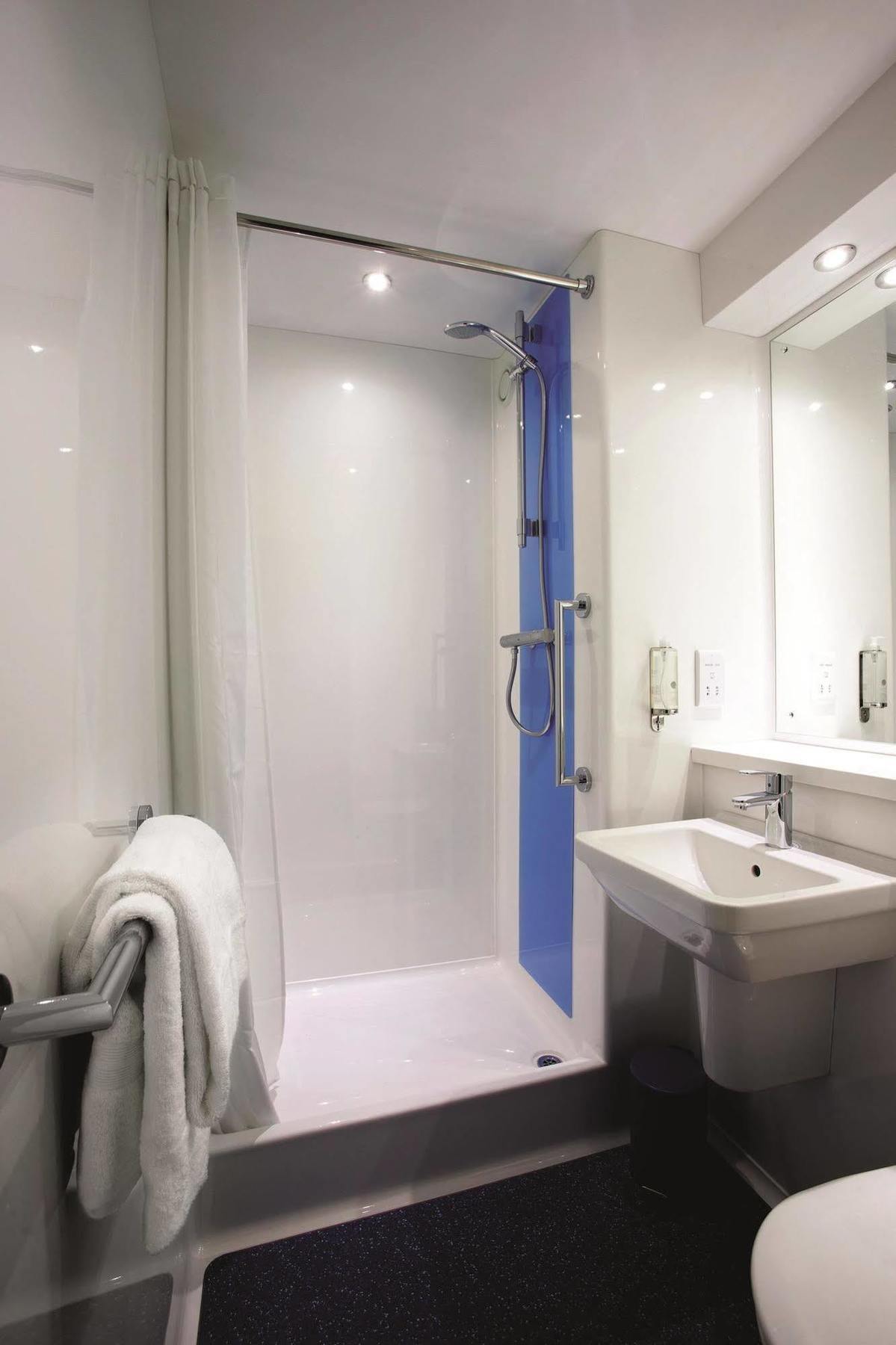 Travelodge South Shore 3*