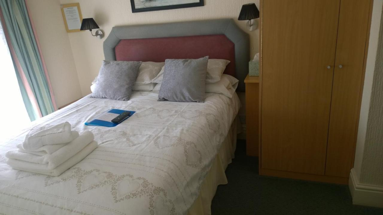 The Hartshead - Families & Couples Guest house
