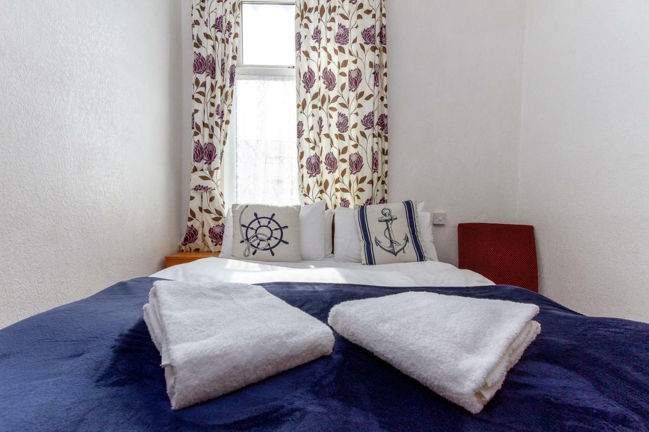 Guest house Keighley House