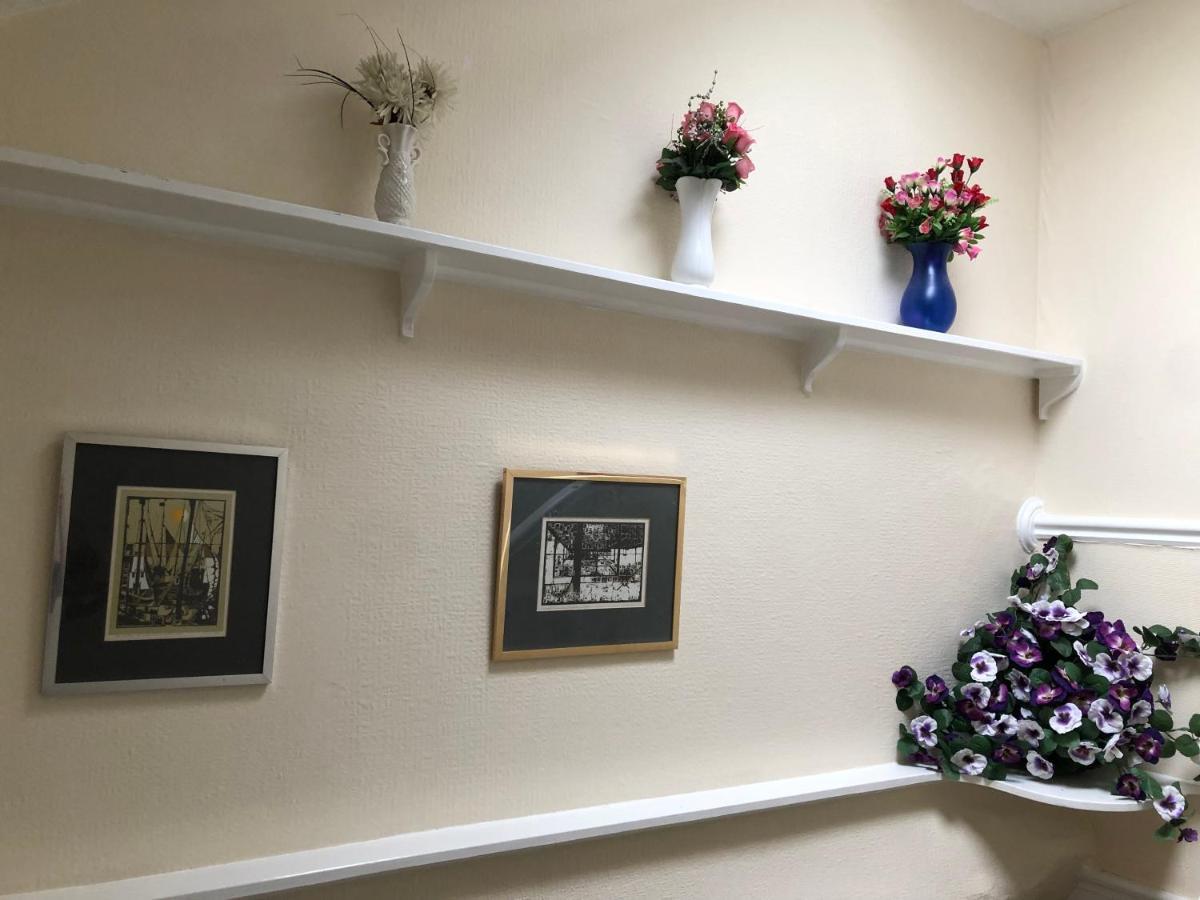 Victoria House - Self Catering Quiet - Adult Singles And Couples Only *