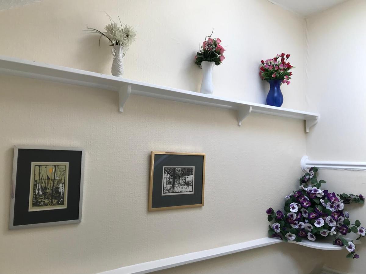 Guest house Victoria House - Self Catering Quiet - Adult Singles And Couples Only Blackpool