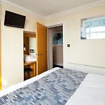 Queens Mansions: Ocean View Apartment