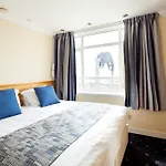 Queens Mansions: Ocean View Apartment