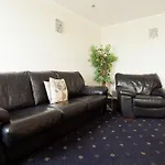 Queens Mansions: Ocean View Apartment