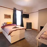Bryan Choice - Close To Town Centre - Games Room - Large Property