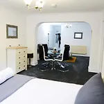 Bridle Lodge Apartments