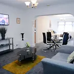 Bridle Lodge Apartments