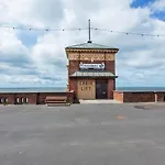Comfortable Apartment In Blackpool Near Sea