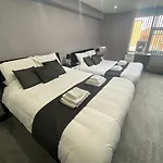 Boutique Blackpool 2 Bed Grey Apartment Sleeps 10