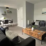 Blackpool Sleepover Apartment 6 Free Parking Sleeps 6