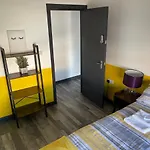 The Willow - Superb Spacious 3 Bed Room Apartment