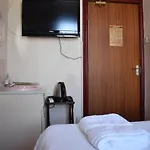 Lyndhurst Hotel