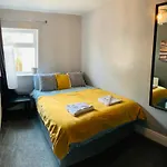 Bamber House - Large Modern Home & Perfect Location