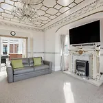 Queens Crest By Sasco Apartments