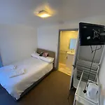 Arnies Hotel