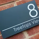 Treetops View - Cheerful & Modern Home In Bispham, Blackpool