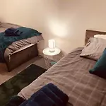 Luxury Suite 3 Bed Apartment Sleeps 6-8