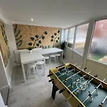 Tropical Apartment, 10 Min From Blackpool Tower, Outside Space, Sleeps 12