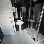 Safari Apartment, Free Parking, 10Min Walk To Blackpool Tower, Sleeps 12