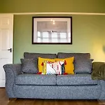 Spacious Family Home Minutes From The Beach