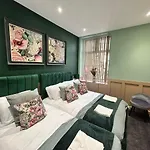 Strawberry Fields Suite By Sasco Apartments