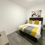 The Central Suite Sasco Apartments