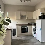 Kim Family Holiday Get-Away 4 Bedrooms 2 Baths