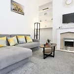 Modern Blackpool Home - Central Location With Parking