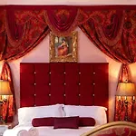 Hotel Lux