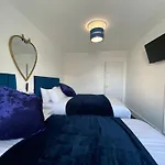 Aquarius Apartment - Sea View - Sleeps Seven